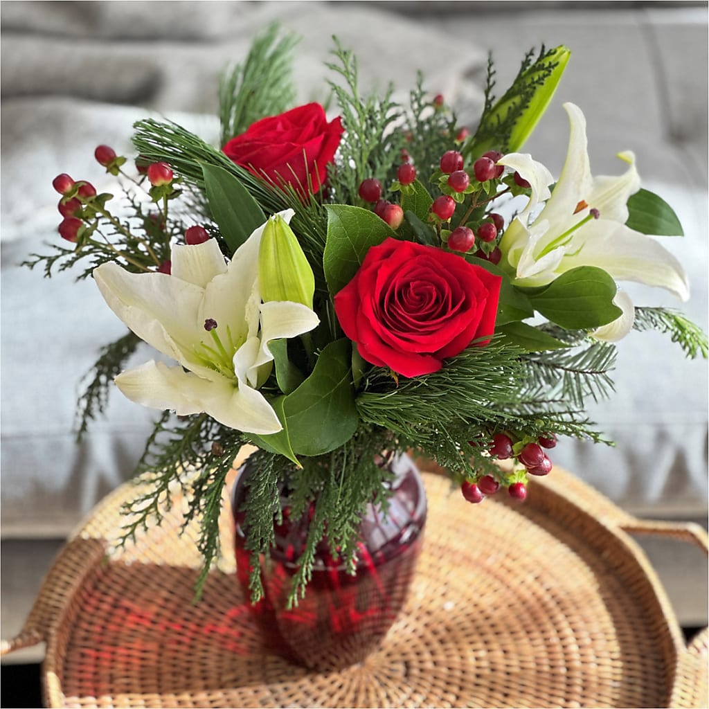 Evergreen Delight Bouquet –  Blossoms In Studio Of Flowers, Forest MS